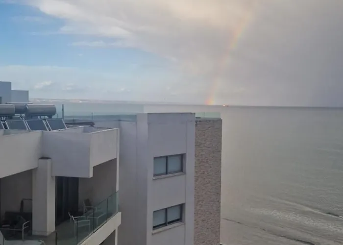 Serenity By The Sea 라르나카